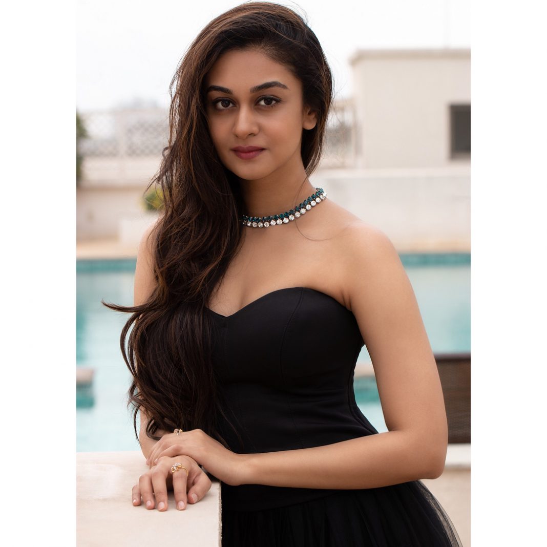 Actress Aishwarya Arjun Photoshoot Pictures 10 (92056) | Kollywood Zone What Are The Latest Smartphone Trends In 2023